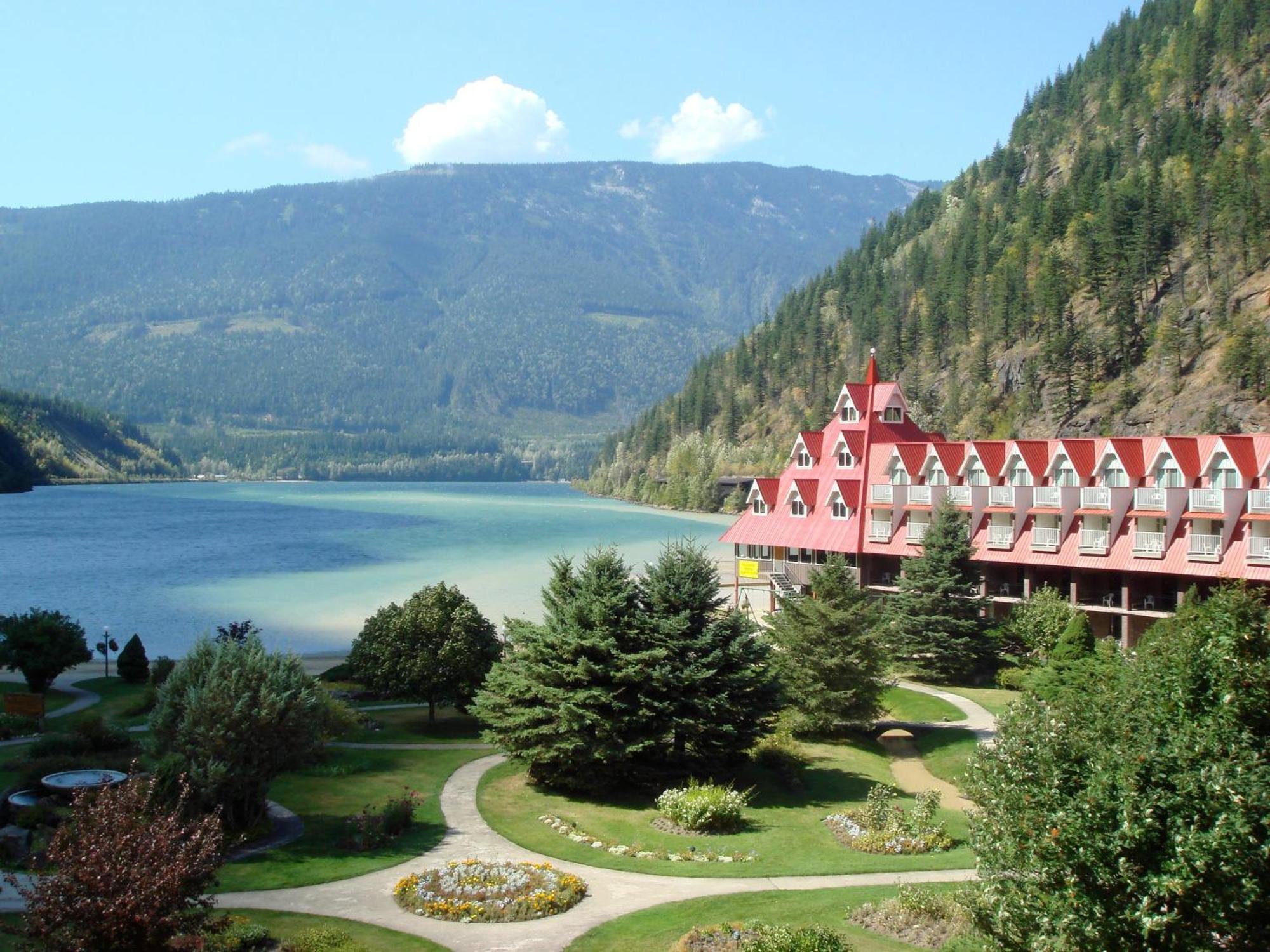 Hotel Three Valley Chateau Revelstoke